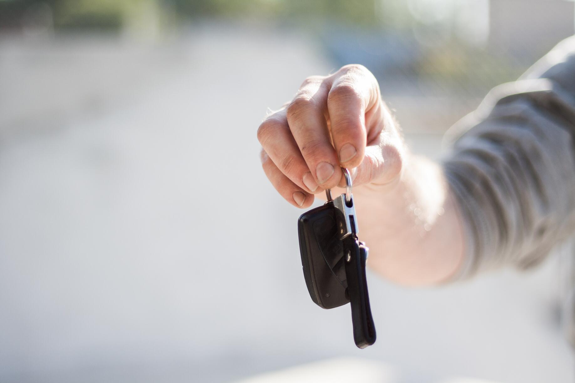 car-buying-car-dealership-car-key-image